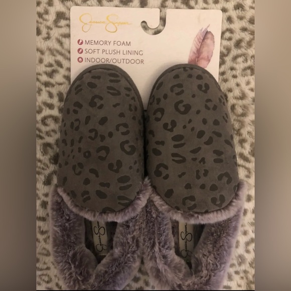 Jessica Simpson Shoes - Jessica Simpson Indoor/outdoor Slipper
Gray Leopard & Fur Size Large 8-9